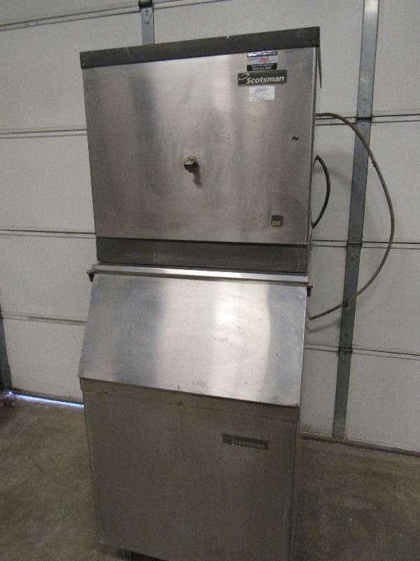lot 610 image: Scotsman Water Cooled Ice Maker w Bin