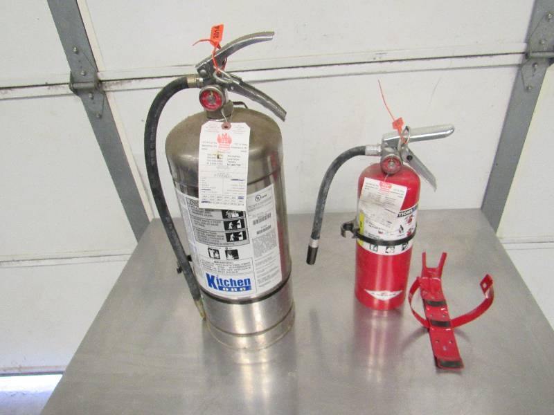 lot 780 image: Lot Of 2 Fire Extinguishers