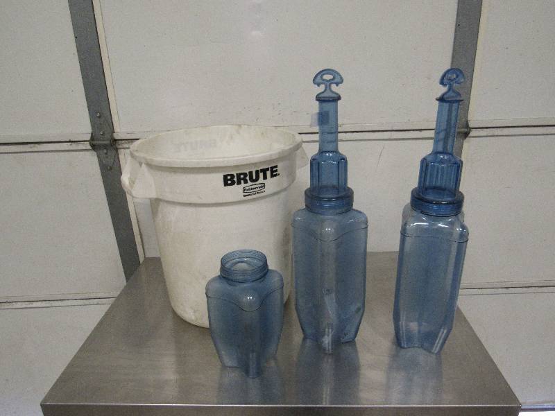 lot 781 image: Lot Of 3 Rapid-Kool Containers And Brute Ingredient Container