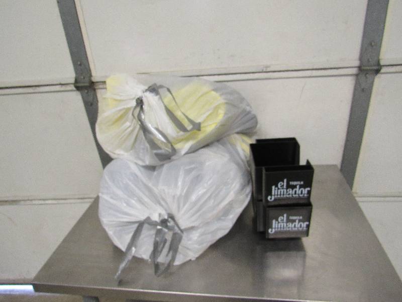 lot 790 image: Large Lot Of Plastic Tablecraft Serving Baskets