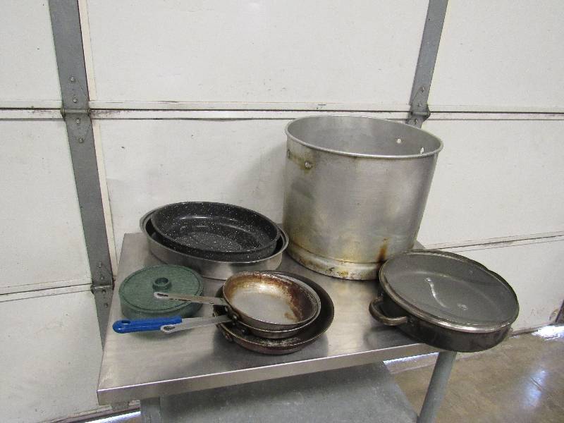 lot 793 image: Lot Of Mixed Pans