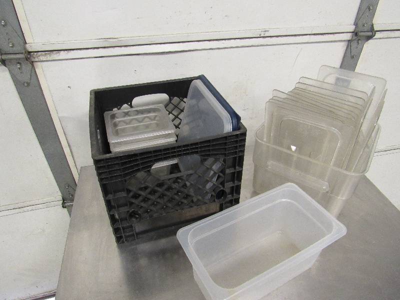 lot 796 image: Lot Of Cambro 13 Size Insert Lids And Pieces