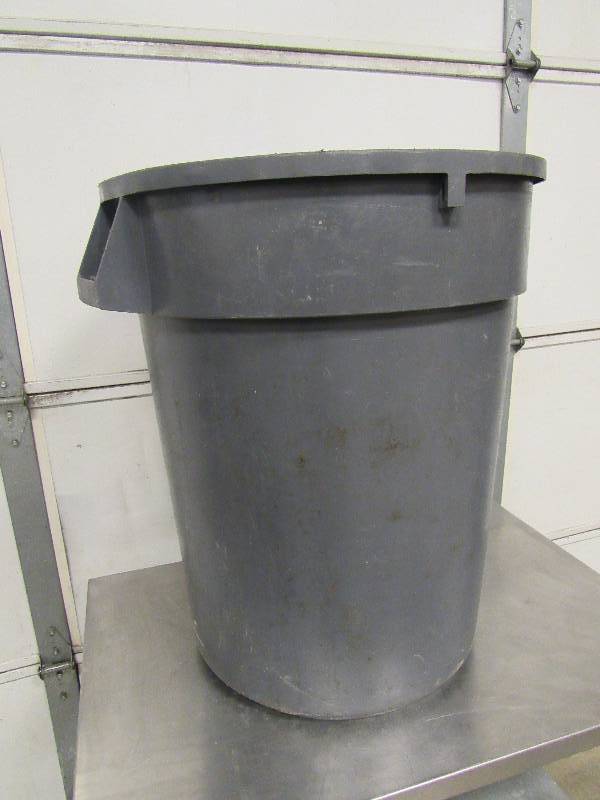 32 Gallon Husky Trash Can Big Johnny's Restaurant Equipment Sale!!! EquipBid