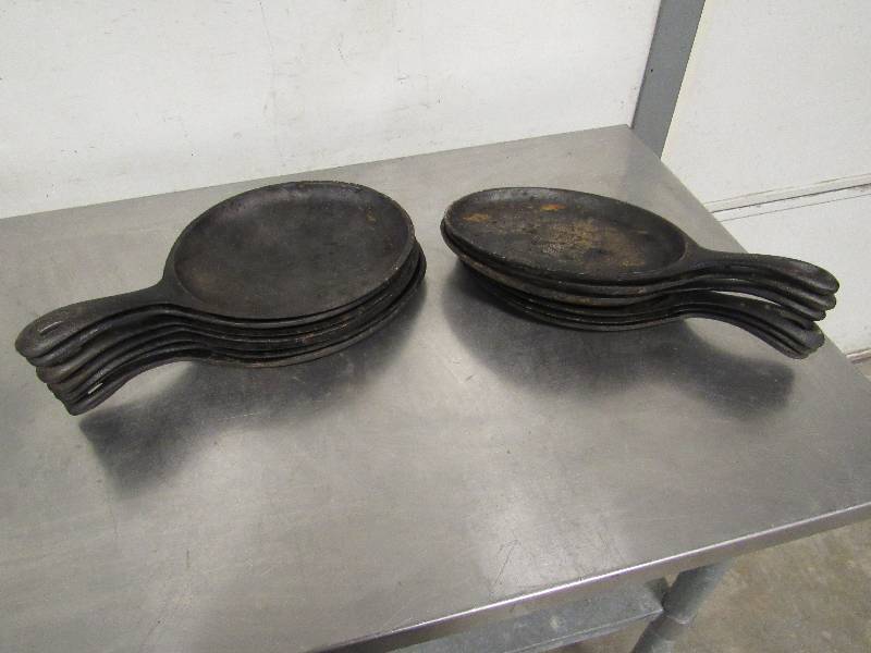 lot 812 image: Lot Of (13) 9 Serving Skillets