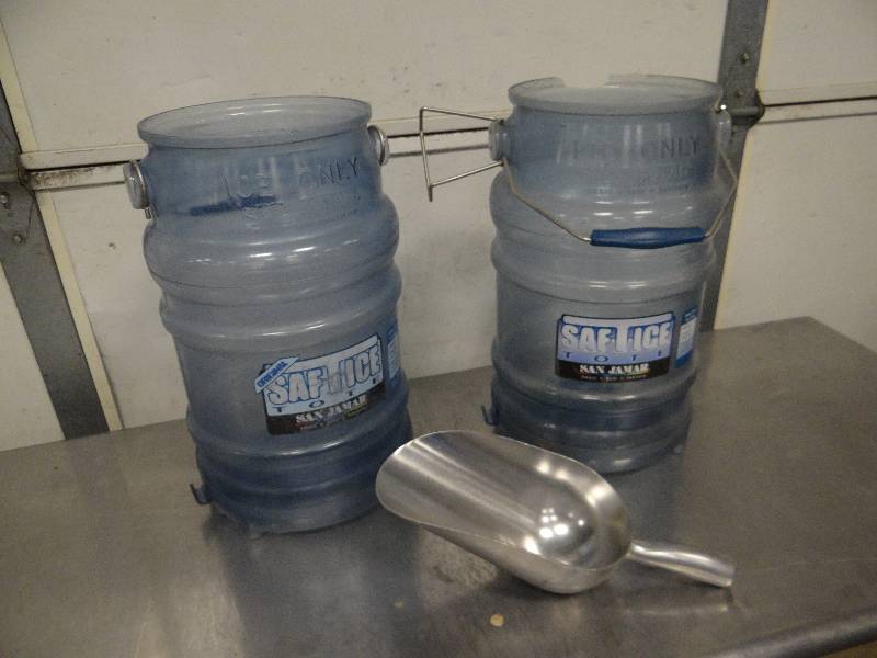 lot 753 image: (2) San Jamar Ice Buckets w Stainless Ice Scoop