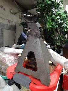 lot 17473 image: One Tough Pittsburgh Jack Stand