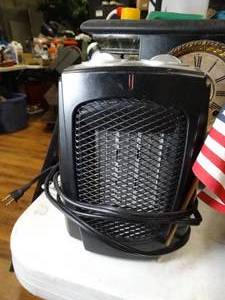 lot 17548 image: Desktop heater