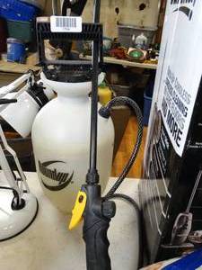 lot 17538 image: 1 Gallon Round-up Pump Sprayer