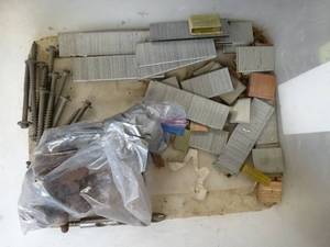 lot 17520 image: Staples - Screws - Misc