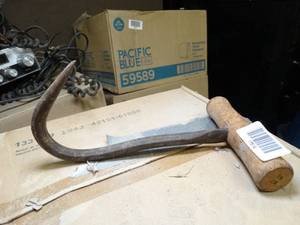 lot 17514 image: Vintage Hook w Wood Handle