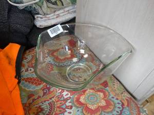 lot 17557 image: Floppy Clear Glass Bowl - See Photos