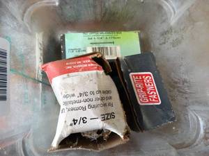 lot 17565 image: Tub of Fasteners - Nails