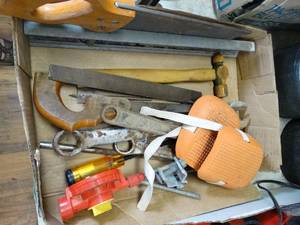 lot 17567 image: Flat of Tools