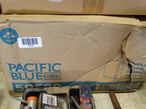 lot 17575 image: Pacific Blue Ultra 59589 Mechanical Towel Dispenser