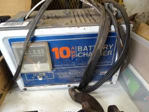 lot 17586 image: Battery Charger