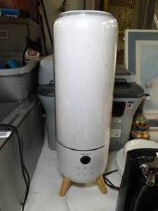 lot 17619 image: HoMedics Cool Mist Ultrasonic Humidifier with Aromatherapy  UHE-OUTF90