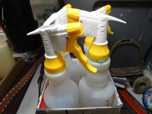 lot 17623 image: 4 Spray Bottles