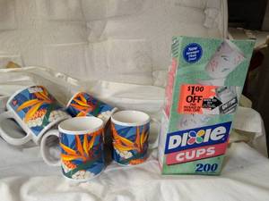 lot 17626 image: Unopened Box of Dixie Cups  Mugs