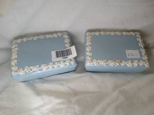 lot 17649 image: Lot of 2 Lidded Wedgwood Containers