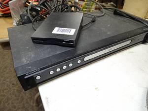 lot 17669 image: Magnavox DVD Player and 3.5 Floppy Drive