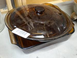 lot 17772 image: Brown Pyrex and Fire King Bakeware