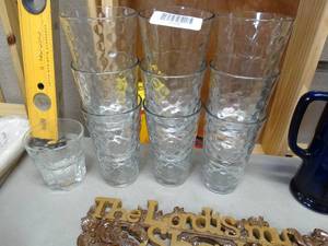 lot 17776 image: Nice Lot of Glasses