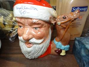 lot 17806 image: Royal dalton 1982 Santa Claus