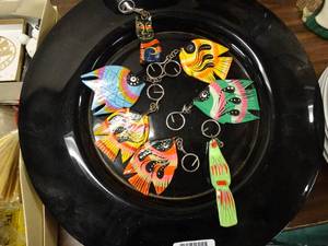 lot 17814 image: Large Black Platter w Colorful Animal Key Chains