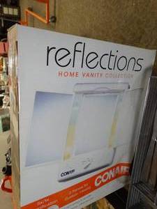 lot 17846 image: Mirror vanity  Conair