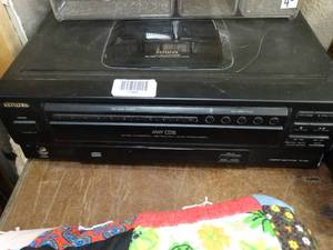 lot 17849 image: Aiwa Xc-35M 5 Disc Player