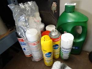 lot 17742 image: Household Cleaners