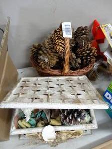 lot 17728 image: 2 Baskets with Pinecones and Shells