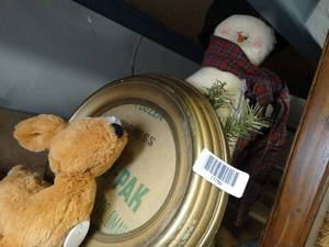 lot 17756 image: Oval Frame - Snowman - Deer