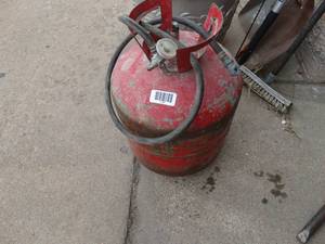 lot 1137 image: Air Tank w Pressure Gauge