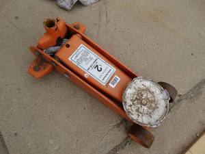 lot 1143 image: Allied 2 Ton Floor Jack