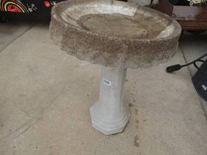 lot 1147 image: Garden Bird Bath