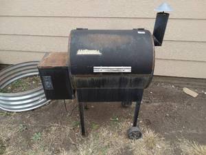 lot 1157 image: Traeger Pellet Smoker