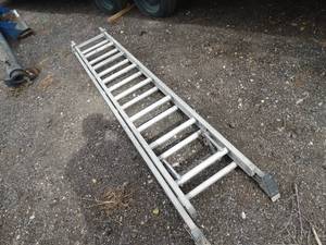 lot 1161 image: Aluminum Extension Ladder