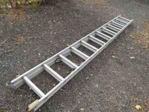 lot 1162 image: Aluminum Extension Ladder