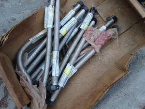 lot 1184 image: Lot of 34 Flexible Stainless Water connectors