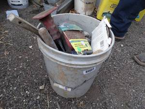 lot 1186 image: Bucket of Masonry Tools
