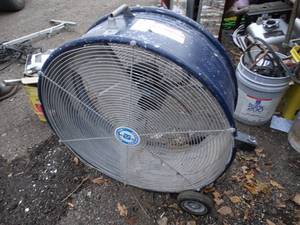 lot 1194 image: 28 Moble Air Circulator