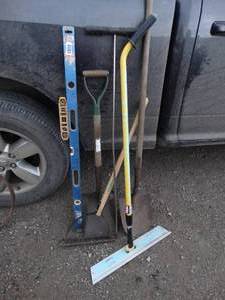 lot 1203 image: Long Handled Tools - Level