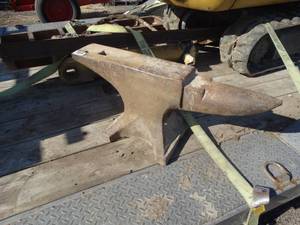 lot 1957 image: WOW  HUGE Antique Anvil  Peter Wright 1830s to 1850s anvil- 258 pounds