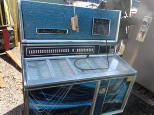 lot 1967 image: Wurlitzer 3500 Multi Selector Phonograph  Jukebox
