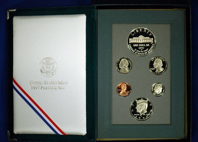 lot 1360 image: 1997 Prestige Set
