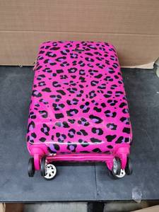 lot 3246 image: Rockland Little Girl Suit Case Pink 1 Pc