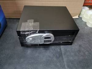 lot 3247 image: Safe Black 1Pc