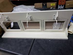 lot 7862 image: Glenna Jean Triple Hook Wall Mount