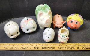 lot 103 image: Vintage Pig Decor (see pics for damage)